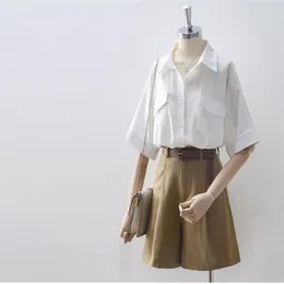 Suits-survêtements féminins 2023 Summer mince Double Pocket Pocket Blanc Shirt White Khaki High Wates Shorts Japonais Set deux pièces décontractées