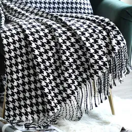 毛布モダンなシンプルなスローブランケット黒と白の猟犬装飾的なソファブランケットホームステイホテルベッドエンドタオルベッドフラグソフトスカーフx0711