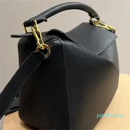Дизайнерская сумка кожаная сумочка на плечах ковша суки