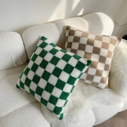 베개 케이스 양고기 Cashmere Chessboard Cushion Cover 소프트 플러시 레트로 격자 무늬 베개 홈 장식 의자 소파 침대 베개 커버 230712