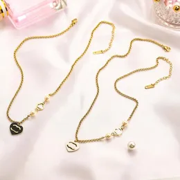 High-end estilo designer marca carta gargantilhas colares de aço inoxidável banhado a ouro imitação colar de pérolas moda feminina dia dos namorados