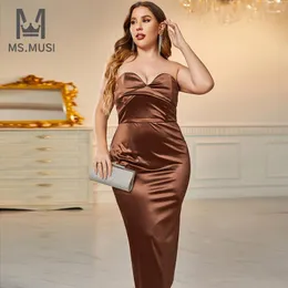 Fritidsklänningar MSMUSI 2023 Mode Kvinnor Sexig Axelbandslös Draperad Vik Ärmlös Rygglös Party Club Bodycon Satin Event Midiklänning Vestidos