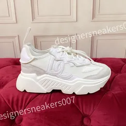 2023 Hot Luxurys Designer sneakers Pop färgmatchning Löparskor tjock sula trend lätt mode matchar alla färg cool ledig snörning pappa sko hc210403