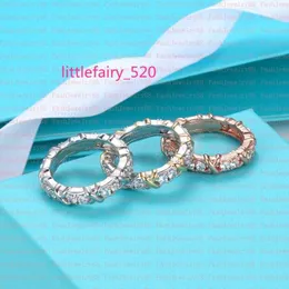 2023 lüks gül altın bant elmas bölünmüş renkli paslanmaz çelik alyans tasarımcısı çift mücevher aşk yüzüğü kadınlar hediye angajman kutusu