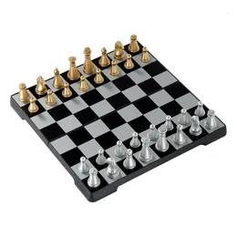Jogos de xadrez portátil viagem magnético plástico tabuleiro de xadrez dobrado conjunto de jogos de mesa internacional durável conjunto de jogos de xadrez crianças brinquedos educativos 230711
