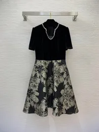 2023 Summer Black Floral Jacquard Panelled Dress Short Sleeve V-Neck Rhinestone Knee-Length Casual Dresses B3Q112121