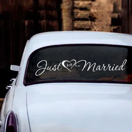 Outros adesivos decorativos recém-casados coração e iniciais decalque janela do carro do casamento inicial personalizado vinil arte adesivo nome personalizado decoração do casamento x0712