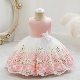 女の子のドレスピンクの花1年の女の子の服のための誕生日ドレス