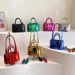 Abendtaschen 2023 Sommer glänzende kleine Frauen Geldbörse und Handtasche Mode Schulter Damen Mini Patent Eimer Handtaschen 230711