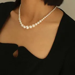 Naszyjniki wiszące 6-11 mm dla kobiet ukończone okrągły biały naturalny naturalny węzeł perłowy dławiki biżuterii Krótki naszyjnik 18-calowy HKD230712