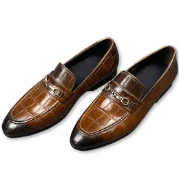 Deri açık erkekler 1721 boş zamanlı ayak parmağı slip-on baskı timsah desen loafers yaz moda nefes alabilen ayakkabılar