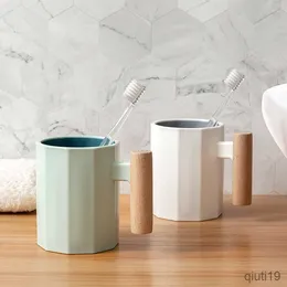Mugs Modern Color Wooden Handle Mouthwash Cup Household Plastic Thickened Cup Toothbrush Water Mug Tumblers R230712
