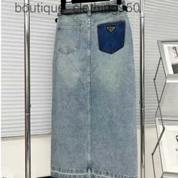 Lång kjol Designer Kvinnor P med Bälte Baksida Logotyp Denim Halvkjol dam Hög midja Dubbla Layer Front Split Byxor Lite prålig Sexig Hög kvalitet