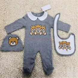 Designer söta nyfödda babykläder Set Infant Baby Boys Printing Bear Romper Baby Girl Jumpsuit +Bibbs +Cap Outfits Set 0-18 månad