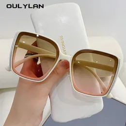 Oulylan 2022スクエアサングラス女性ブランドDeisnger Beach Small Frame Sun Glases for Men Eyewear UV400ビンテージサンシェード