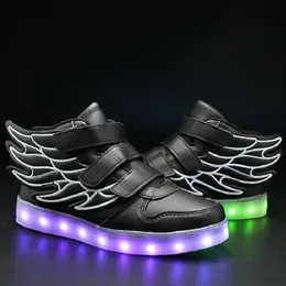 Bottes UncleJerry Kids Light up Chaussures avec aile Enfants Led Chaussures Garçons Filles Glowing Luminous Sneakers USB Charge Garçon Mode Chaussures 230712