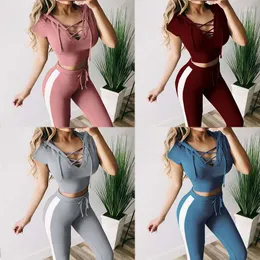 Pantaloni a due pezzi da donna Estate 2 pezzi Casual Sport Yoga Fitness Leggings Suit Crop Top con cappuccio Fashion Running