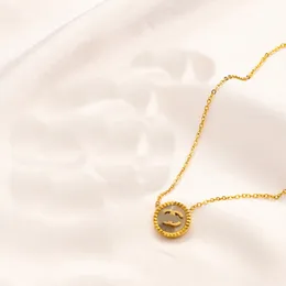 Designer 18K Gold Plated Letter Pendant Necklace Chain Luxury Design Elegant Round Pendant Choker Brand Halsband för kvinnor Bröllopsfestgåvor smycken