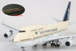 Model samolotu Arabia saudyjska replika samolotu B747 LED Light kolekcjonerska w magazynie 1150 skala 47cm Model dla fanów prezent świąteczny 230712