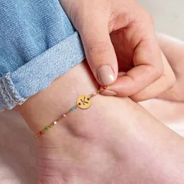 Anklets 2023クラシックラウンド初期レターアンクレット女性ファッションカラフルなチェーンジュエリーギフトのためのカラフルなチェーン