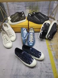 European station låg topp gamla canvas sneakers par avslappnad snörning mode allround huvud mjuk bekväm platt