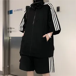 Träningsoveraller för män Sommar Fritidsdräkt Träningsoverall Lös kortärmad jacka Shorts Streetwear Mode Jogger Sportstil Unisex tvådelat set 230712