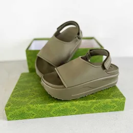 Women Shoes مصممة صندل Flatform Sandal Non Slipbber Sole Fashion Slides Slippers Slippers with Box NO448