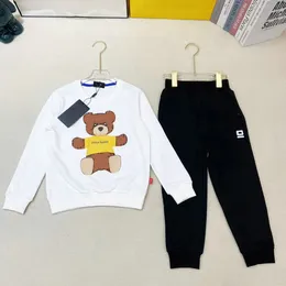 Весенняя осенняя детская спортивная костюма с печатью мультфильм Bear Girl Clothing Sets Случайные мальчики лучшие брюки 2pc детские дизайнеры одежда