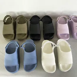 Tasarımcı Ayakkabı Flatform Sandal Dış Slipper Katırları Kadın Ayakkabı Yaz Kauçuk Plaj Terlik Düz Kalın Sole Banyo Ev Ayakkabı Kara Delik Asil No448