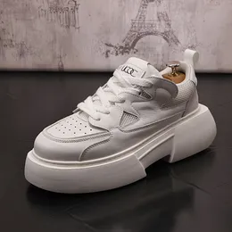 Nya brittiska trendiga mäns vita lägenheter höjd ökar kausala skor manliga loafers sport promenad sneakers