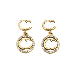 Gorący nowy styl kolczyki stadninowe luksusowy projektant marki Letter Carring 18K Gold Plated Ear Stud Women Crystal Wedding Party Fine Jewelry Gift Akcesoria