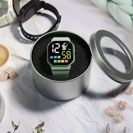 Stilvolle Armbanduhr mit Druckschnallen-Design, gemütliches weiches Armband, LED-Astronauten-Digitaluhr, schlichter Stil, digitale Uhr für den täglichen Gebrauch