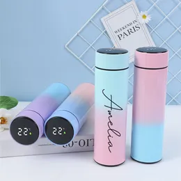 Vattenflaskor Anpassade namn Rostfritt stål Botte Thermos Smart Temperatur Display Coffee Cup Valentine's Day Mors gåva 230714