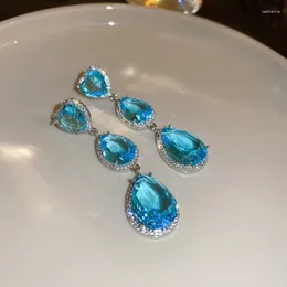 Orecchini pendenti Luce di lusso Zircone Blu Cristallo Waterdrop Nappa Goccia Orecchino di temperamento di alta qualità per gioielli regalo per feste da donna