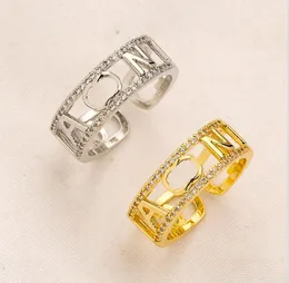 Cartas de marca de designer anel ouro carta de aço inoxidável anéis abertos de cristal moda feminina homens jóias de casamento presentes de festa