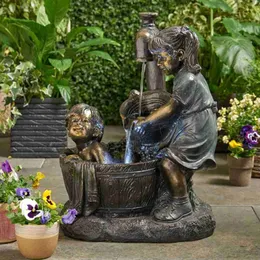 Dekoracje ogrodowe chłopiec i dziewczęta statua ogrodowa żywica wodospad Woda Water Flow Ozdoba na zewnątrz do domu na podwórku Garden Desktop Sculptures Office Decor L230714