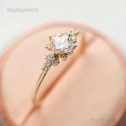 Bling Bling VVS Moissanite Wedding Ring Band 100% 925 Стерлинговые кольца дизайнер стиль топаз CZ Новое инкрустанное квадратное алмазное бриллианто