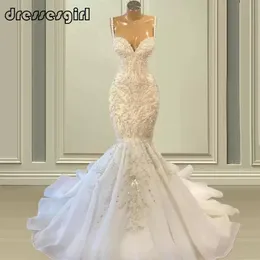 Abiti da sposa a sirena africana di lusso con cinturino per spaghetti Abiti da sposa in pizzo con ricami in rilievo Abiti da sposa sexy da donna senza schienale246O