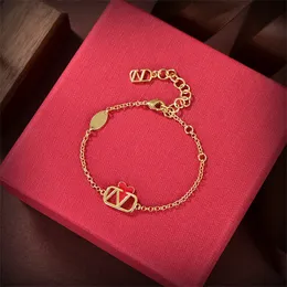 Woman Charm Bracelets letter V gold metal Chain Bracelet Designer Pearl Luxury V jewelry Women 9823