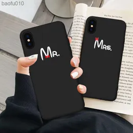 Söt båge Mrs Par Case för iPhone 14 Pro Max 13 12 11 XR XS Max SE 7 8 14Plus Simple Letter Soft Black Silicone Phone Cover L230619