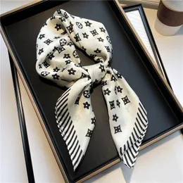 Schals, 70 x 70 cm, modischer, luxuriöser Designer-Seidenschal mit Buchstaben-Druck, Blumenmuster für Damen, modischer Taschenschal mit langem Griff, Pariser Schultertasche, Gepäckband, Kopfwickel
