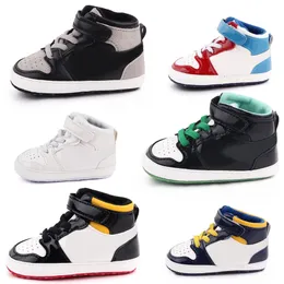 Nuove scarpe da bambino in pelle PU First Walkers Culla ragazze ragazzi sneakers Infant Baby mocassini Scarpe 0-18 mesi