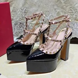 Pist platformu sivri elbise ayakkabıları ayak bileği ayak bileği patent deri gladyatör pompalar kadın sandalet lüks tasarımcı yüksek topuklu fabrika ayakkabıları kutu
