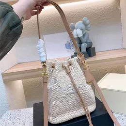 Женщина соломенная ковша сумки дизайнерская сумка мешок для кросс -кубика сумочка