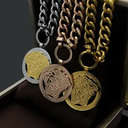 Gioielli in acciaio al titanio Moda Basilisk Medusa card donna Bracciale Collana Orecchini a bottone set Ottone placcato oro 18 carati da donna Gioielli firmati VaHP58