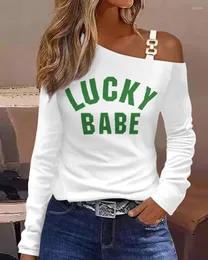 بلوزات نسائية 2023 Ninimour Women Lucky Babe طباعة بارد الكتف أعلى النمط غير المتماثل الأكمام الطويلة مثير القمصان النحيفة البيضاء القمصان