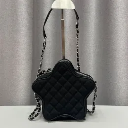 2023 Nya femspetsiga stjärna axelväskor Kvinnor Designer Handväska Purse Fashion Hardware Letters Plaid Wallet Pentagram Shaped Bag dragkedja Stängningsmiddagsväska