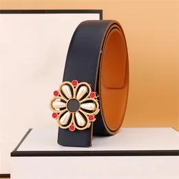 Cinture a doppia faccia usate Moda donna Cintura di lusso in vera pelle Unisex Designer alla moda Lettere di fiori dorati Cinturini con fibbia liscia