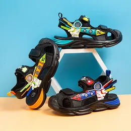 Sandały 2023 Dzieci moda Summer Kids Boys Niezasadne buty oddychające na plażę Sandali 230714