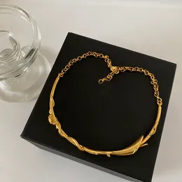 Pendant Necklaces Europe Fashion Designer 24K Gold Clavicle Necklace Leaf Pattern Choker Women Vintage Luxury Jewelry Top Quality Runway Trendy 230714